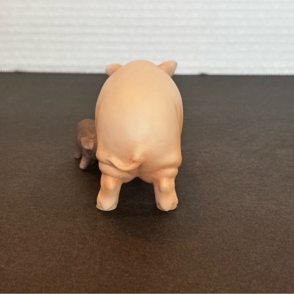 Vintage Enesco 1990 Porcelain Mama Pig & Feeding Piglet Figurine - Picture 3 of 10
